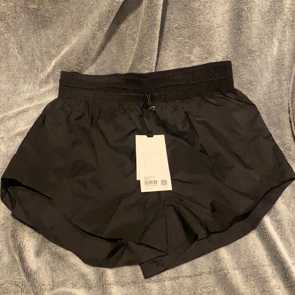 NWT LULULEMON STEP OUT SHORTS SIZE 12